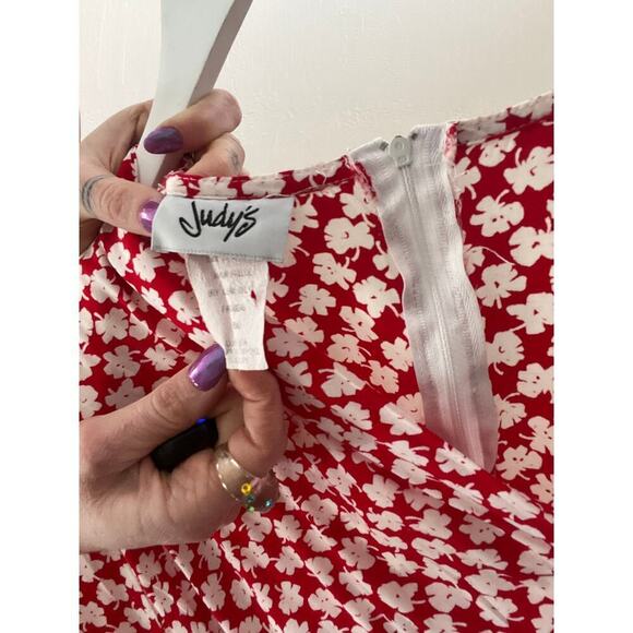 Vintage 1980's Red Floral Short Sleeve Cropped Jumpsuit - Picture 7 of 8